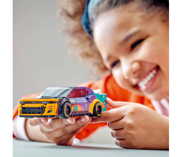 LEGO Speed Champions 76935 NASCAR® Next Gen Chevrolet Camaro ZL1 - 1266187 - zdjęcie 11